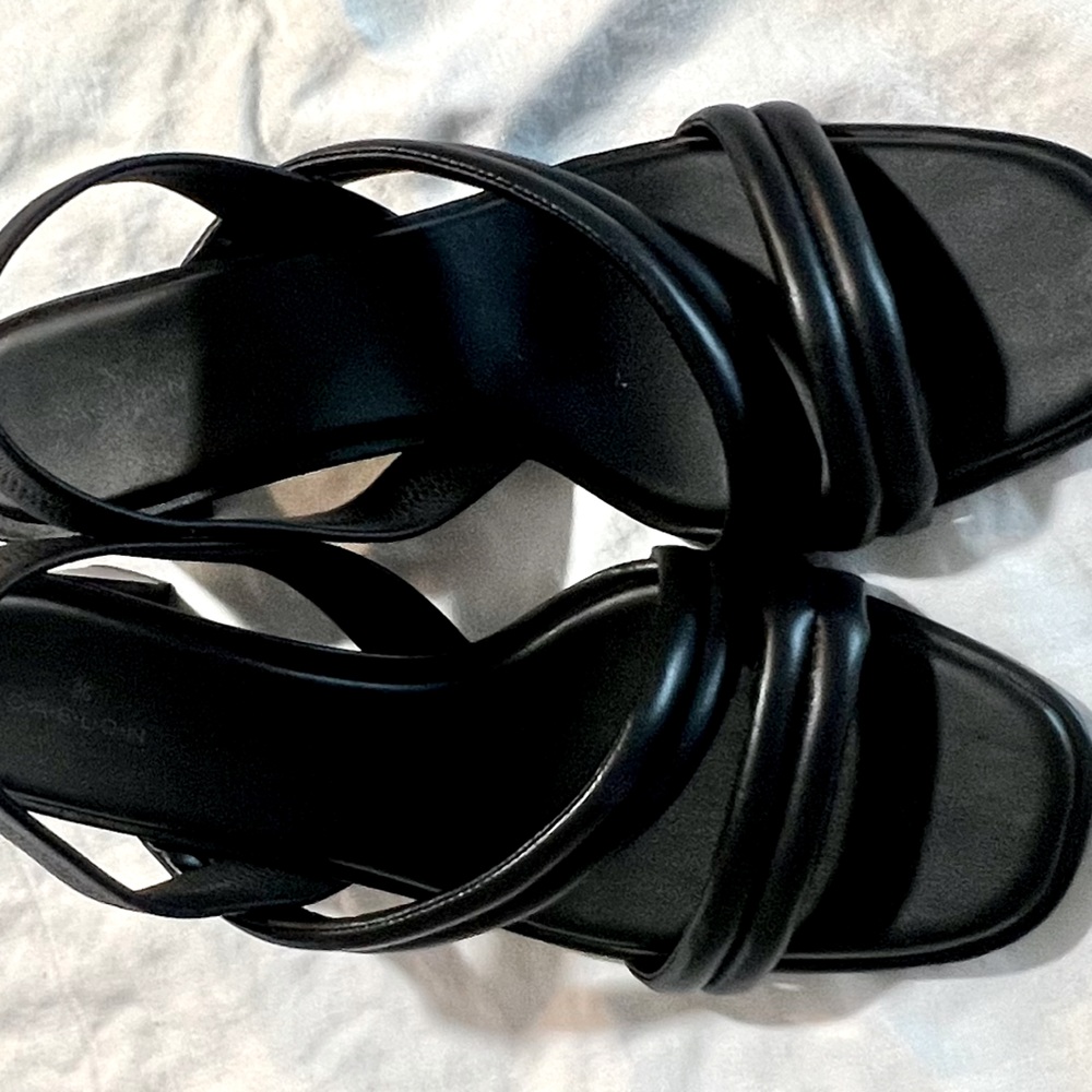 New “Caslon” sandals